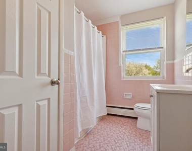 500 Manor House Lane - Photo Thumbnail 4