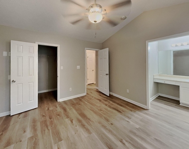 417 Westonridge Run - Photo Thumbnail 7