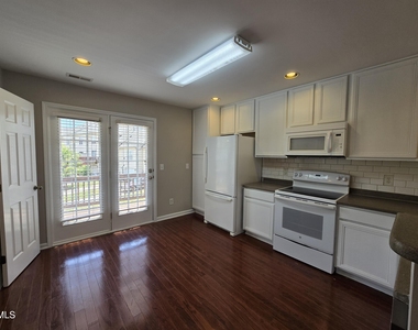 10028 Blackwell Drive - Photo Thumbnail 5