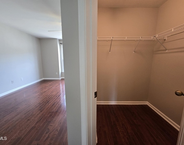 10028 Blackwell Drive - Photo Thumbnail 15