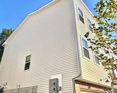 111 Four Leaf Dr - Photo Thumbnail 3