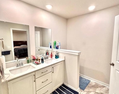 111 Four Leaf Dr - Photo Thumbnail 20