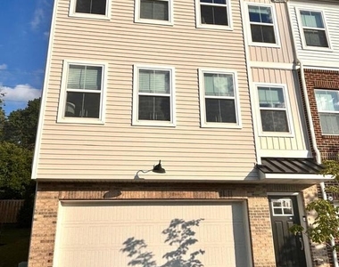 111 Four Leaf Dr - Photo Thumbnail 2