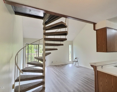 3081 Huntleigh Drive - Photo Thumbnail 2