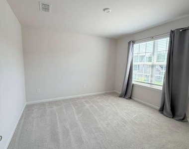 126 Misty Pike Drive - Photo Thumbnail 14