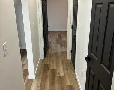 1019 S Broadway - Photo Thumbnail 7