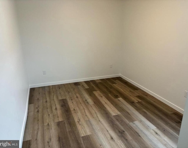 1019 S Broadway - Photo Thumbnail 8