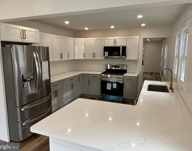 1019 S Broadway - Photo Thumbnail 10