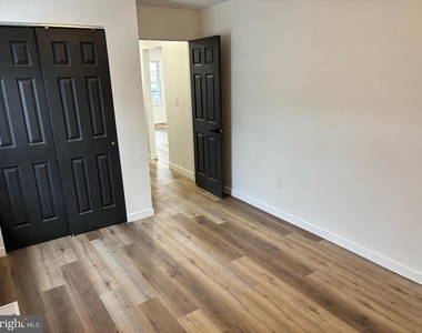 1019 S Broadway - Photo Thumbnail 9