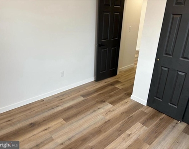 1019 S Broadway - Photo Thumbnail 6
