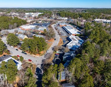 5104 Hollyridge Drive - Photo Thumbnail 18