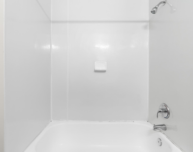 5104 Hollyridge Drive - Photo Thumbnail 9
