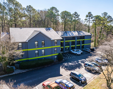 5104 Hollyridge Drive - Photo Thumbnail 7