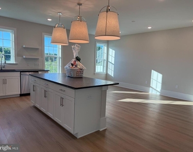 1404 Justin Drive - Photo Thumbnail 4