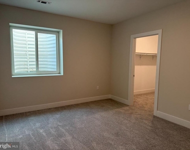 1404 Justin Drive - Photo Thumbnail 12