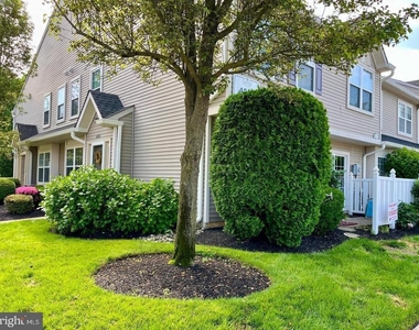 4201 Grenwich Lane - Photo Thumbnail 4