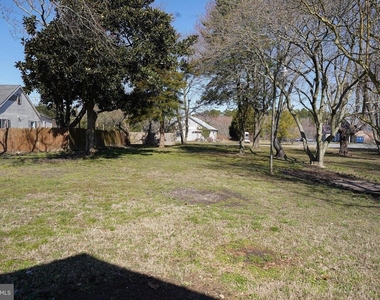 221 Branch Street - Photo Thumbnail 6