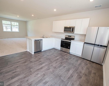 130 Willowtree Lane - Photo Thumbnail 23