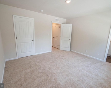 130 Willowtree Lane - Photo Thumbnail 45
