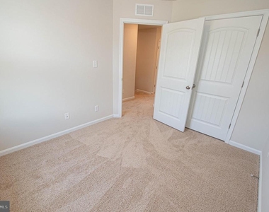 130 Willowtree Lane - Photo Thumbnail 63