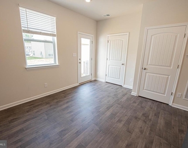 130 Willowtree Lane - Photo Thumbnail 28