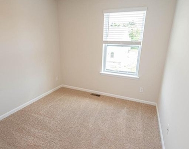 130 Willowtree Lane - Photo Thumbnail 60