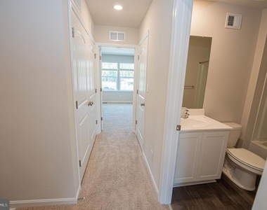 130 Willowtree Lane - Photo Thumbnail 43