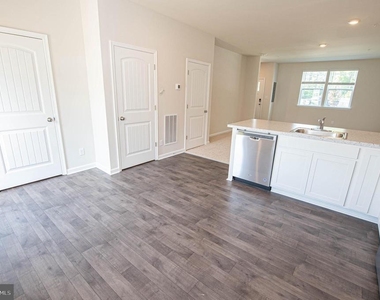 130 Willowtree Lane - Photo Thumbnail 24
