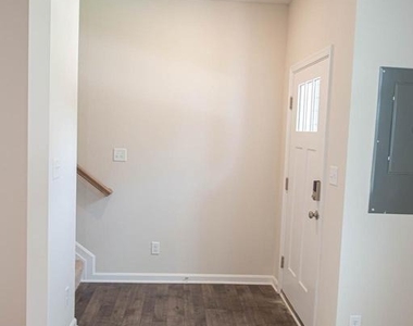 130 Willowtree Lane - Photo Thumbnail 10