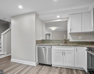 10506 Lime Tree Way - Photo Thumbnail 14