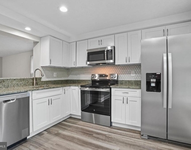10506 Lime Tree Way - Photo Thumbnail 12
