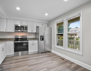 10506 Lime Tree Way - Photo Thumbnail 11