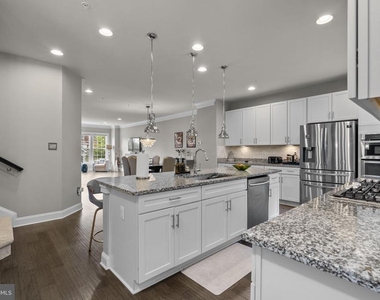 11826 Mango Lane - Photo Thumbnail 14