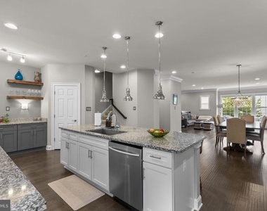 11826 Mango Lane - Photo Thumbnail 12