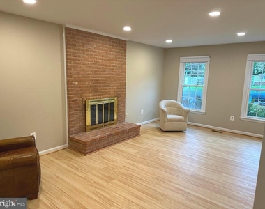 12424 Keeneland Place - Photo Thumbnail 4