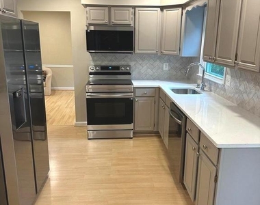 12424 Keeneland Place - Photo Thumbnail 6