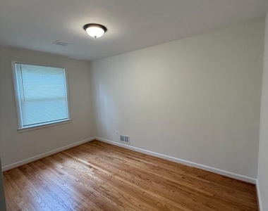 4325 Maple Avenue - Photo Thumbnail 7