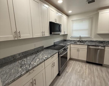 4325 Maple Avenue - Photo Thumbnail 5