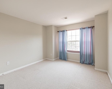 11715 Gunners Drive - Photo Thumbnail 13