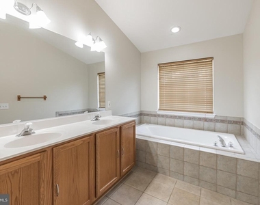 11715 Gunners Drive - Photo Thumbnail 9