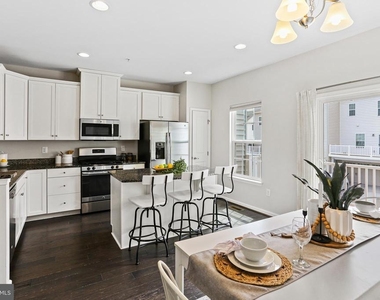 7610 Golden Slumber Lane - Photo Thumbnail 6