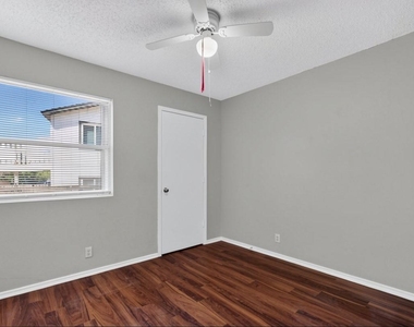 10207 Brownie Dr - Photo Thumbnail 8