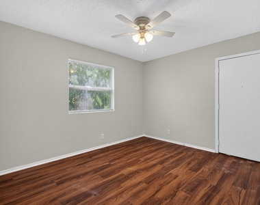 10207 Brownie Dr - Photo Thumbnail 9
