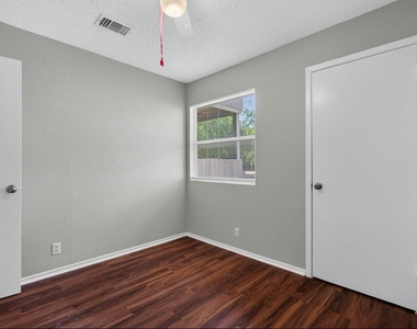 10207 Brownie Dr - Photo Thumbnail 7