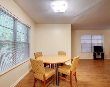 607 Bellevue Pl - Photo Thumbnail 7