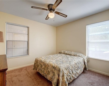 607 Bellevue Pl - Photo Thumbnail 5