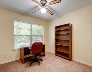 607 Bellevue Pl - Photo Thumbnail 2