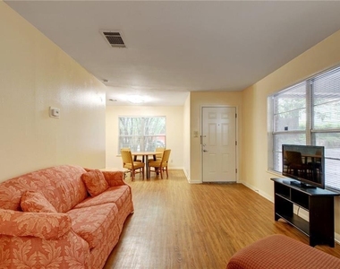607 Bellevue Pl - Photo Thumbnail 14
