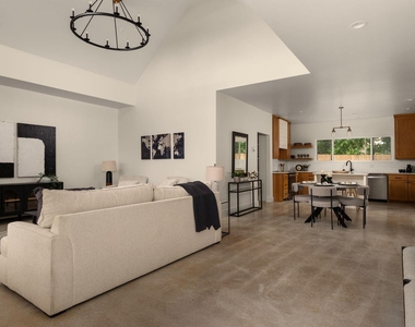 402 E Ash Dr - Photo Thumbnail 1