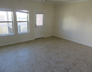 1220 Gaviota Ln - Photo Thumbnail 7
